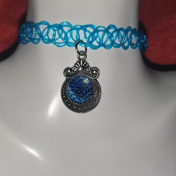 Mermaid scale charm choker necklace - Picture 5 of 6